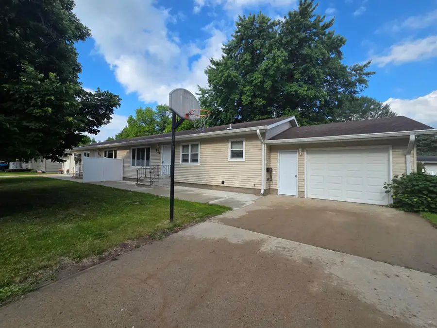 119 & 121 14th Street N, Oakes, ND 58474 - #2