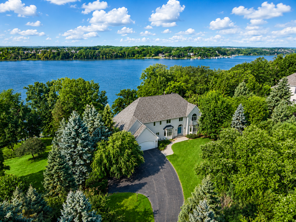 1355 Bavarian Shores Drive, Chaska, MN 55318