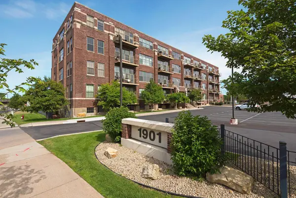 1901 E Hennepin Avenue #305, Minneapolis, MN 55413