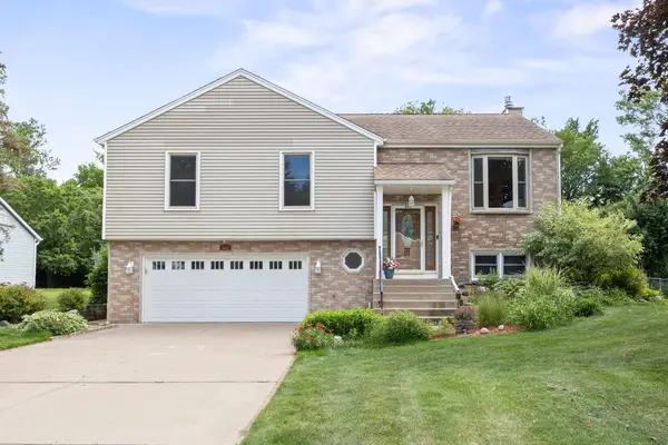 662 Pinewood Drive, Shoreview, MN 55126
