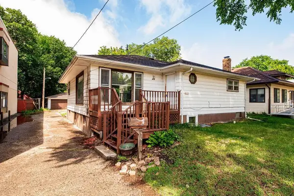 415 10th Street S, Moorhead, MN 56560