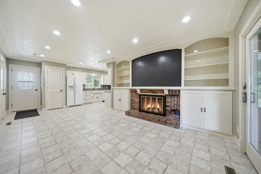 121 Hillcrest Drive, Belle Plaine, MN 56011 - #3