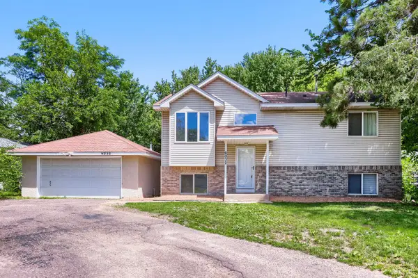 6032 Upper 51st Street N, Oakdale, MN 55128