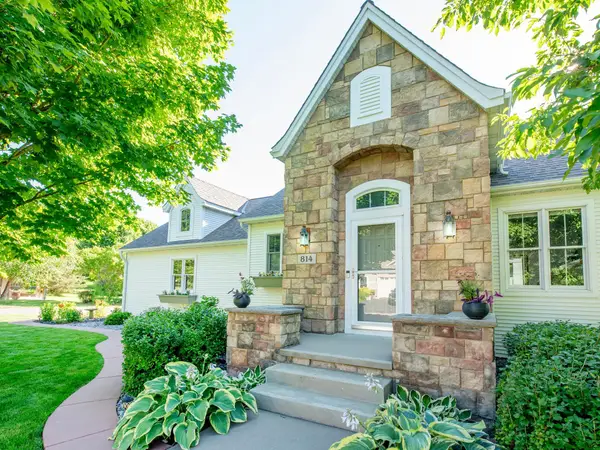 814 New Century Boulevard S, Maplewood, MN 55119