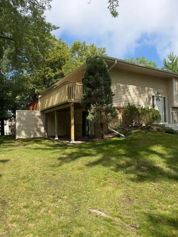 1273 Timbershore Lane, Eagan, MN 55123