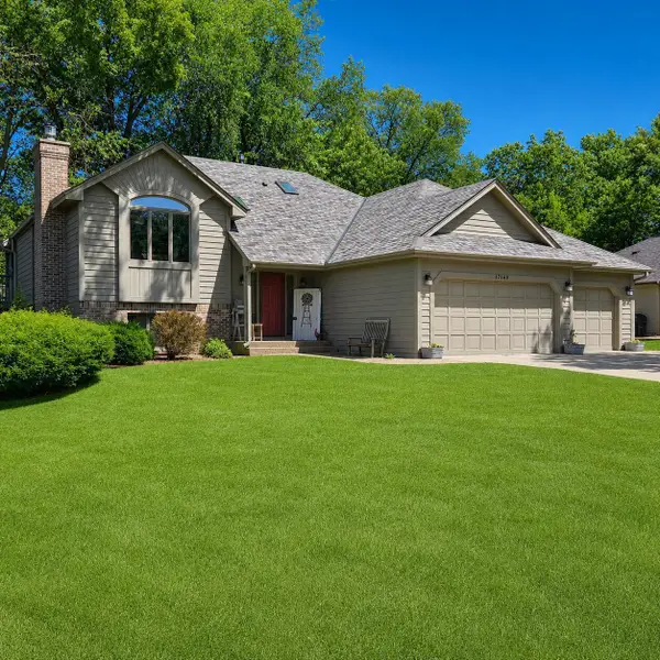17160 Hamilton Drive, Lakeville, MN 55044