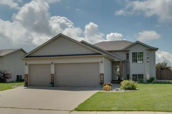 1087 Parkway Lane, West Fargo, ND 58078