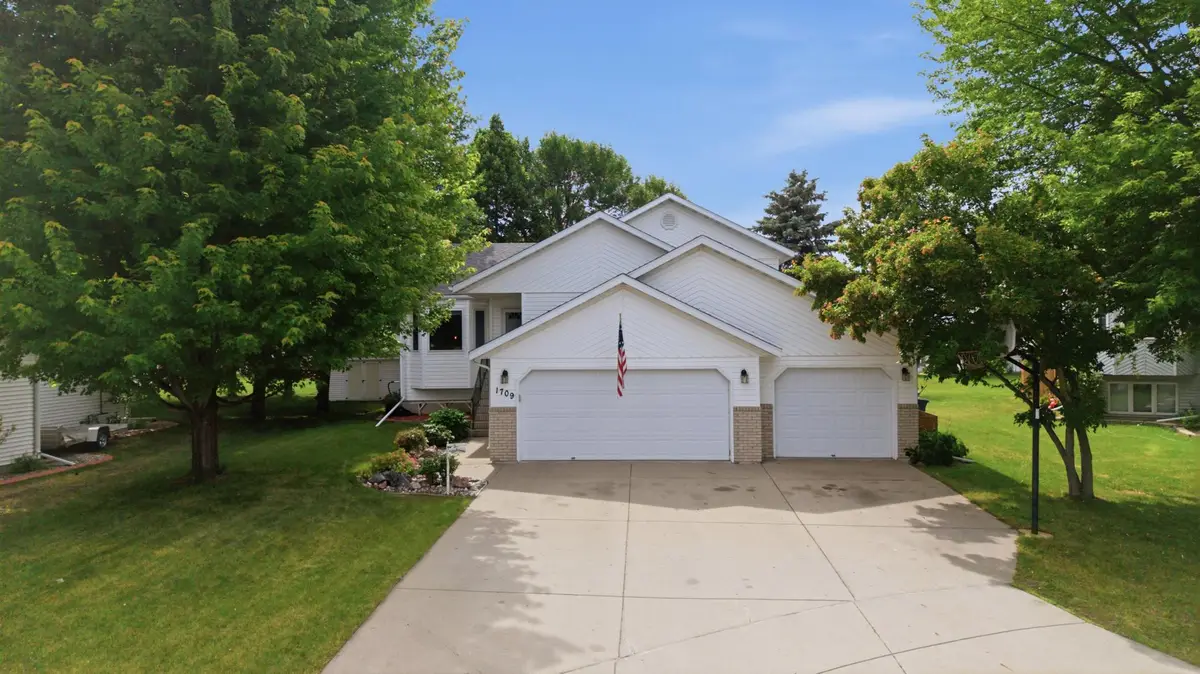 1709 33 1/2 Street S, Moorhead, MN 56560 - #1