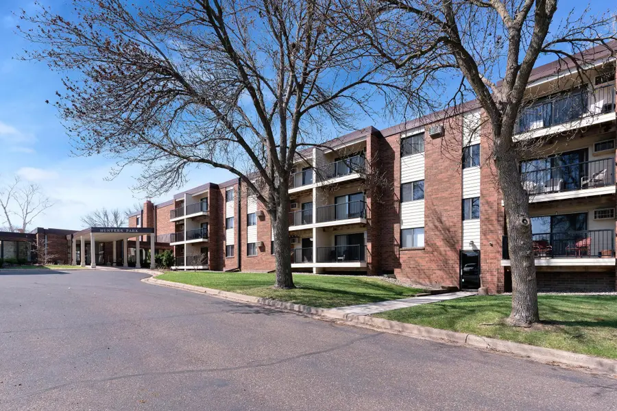4 Pine Tree Drive #110, Arden Hills, MN 55112 - #3