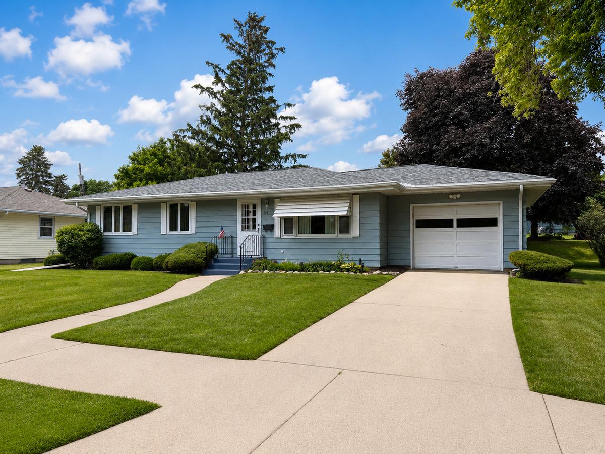 941 School Street, Fairmont, MN 56031 - #1