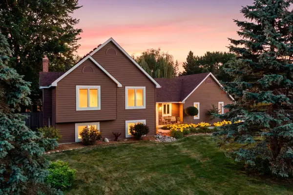9040 E Sunrise Circle, Eden Prairie, MN 55347
