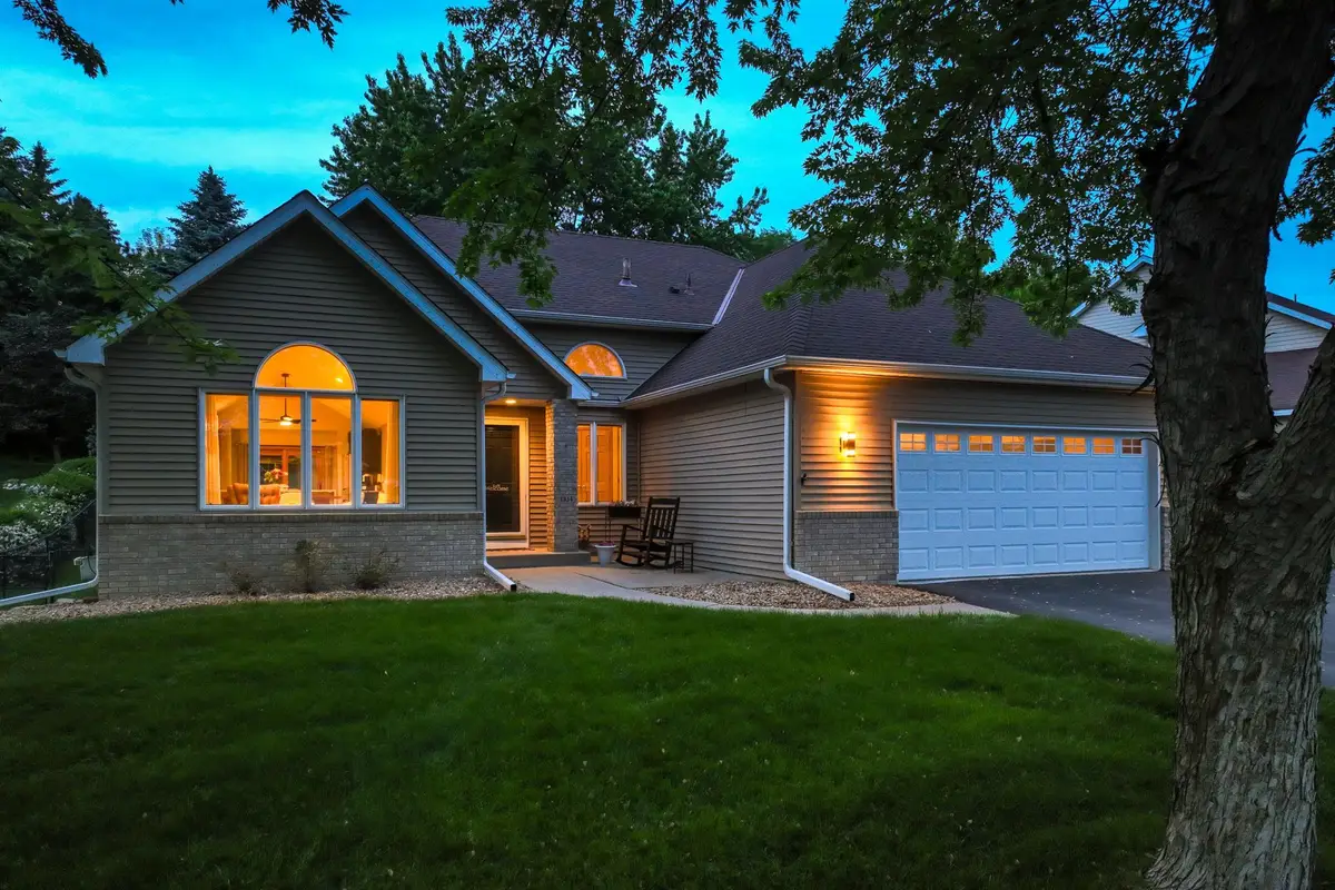 1104 Falls Curve, Chaska, MN 55318 - #1