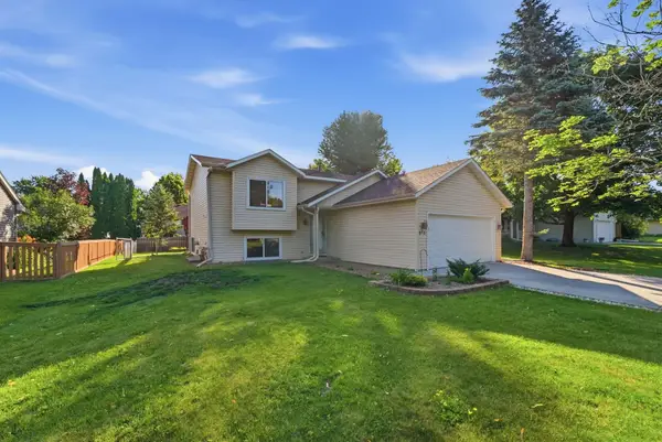 975 Savannah Road, Eagan, MN 55123