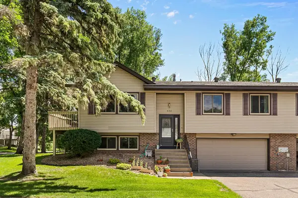 926 Sherwood Road, Shoreview, MN 55126