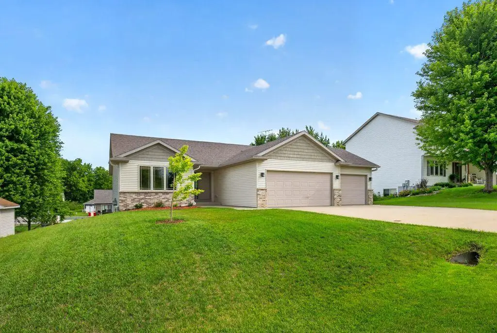 634 8th Street Sw, Pine Island, MN 55963 - #1
