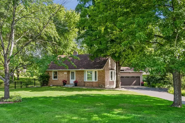 512 Mission Road W, Bloomington, MN 55420