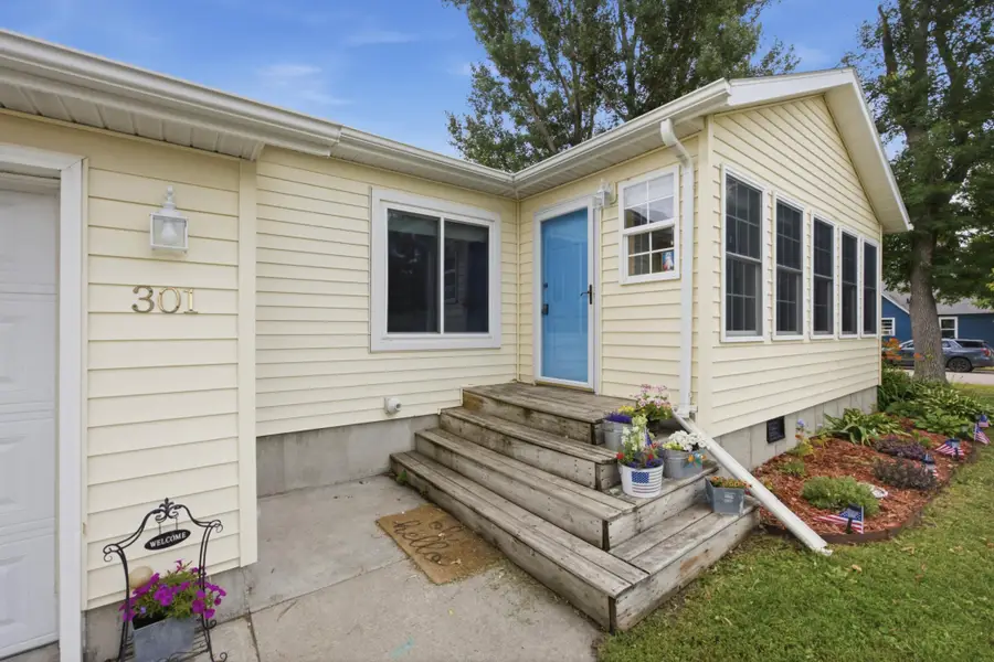 301 3rd Avenue N, Casselton, ND 58012 - #3