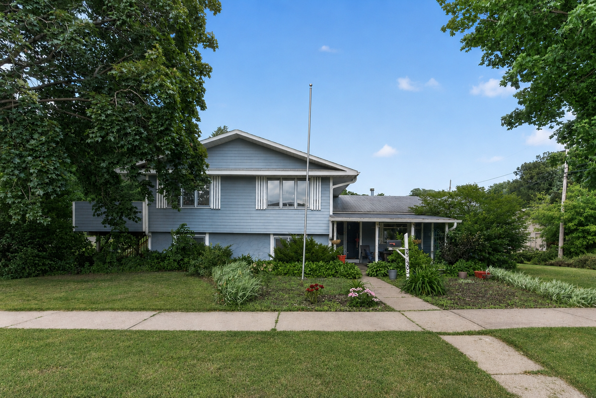 2330 Charles Street N, North Saint Paul, MN 55109 - #1