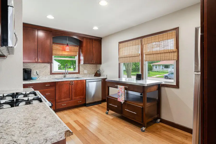 512 S 1st Street, La Crescent, MN 55947 - #2