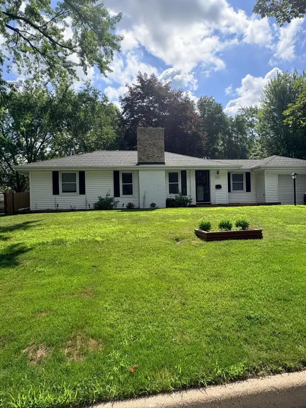 9517 Clinton Avenue S, Bloomington, MN 55420