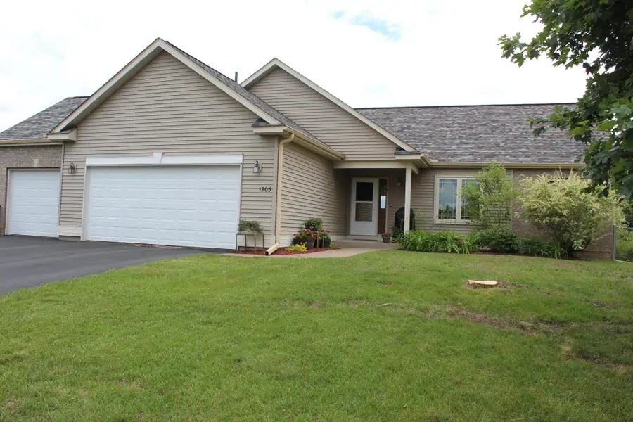 1205 Wendover Street Nw, Isanti, MN 55040 - #2