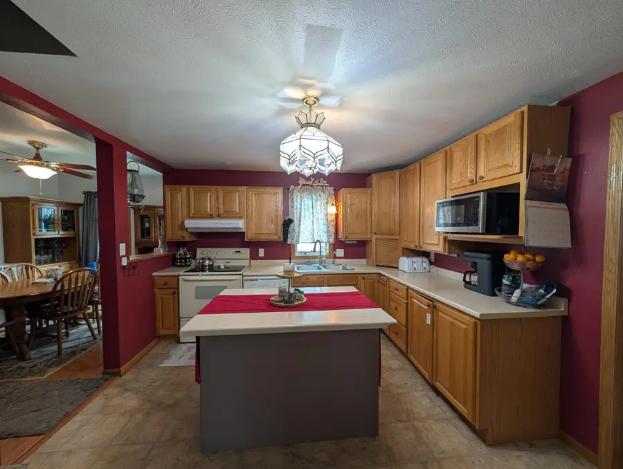 111 E Lyon Street, Minneota, MN 56264 - #3