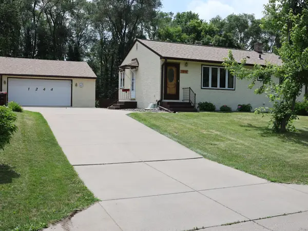 1244 Ryan Avenue E, Maplewood, MN 55109