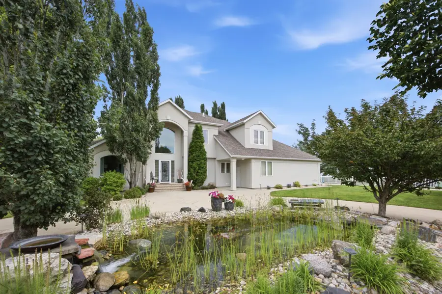 4825 Meadow Creek Drive S, Fargo, ND 58104 - #3