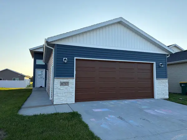 6717 Thomas Street, Horace, ND 58047