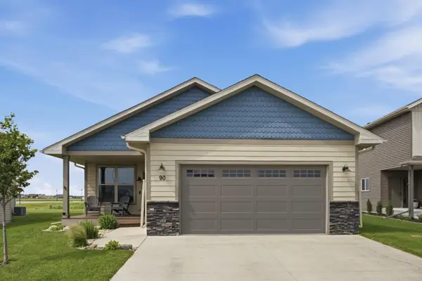 90 6th Street E, Horace, ND 58047