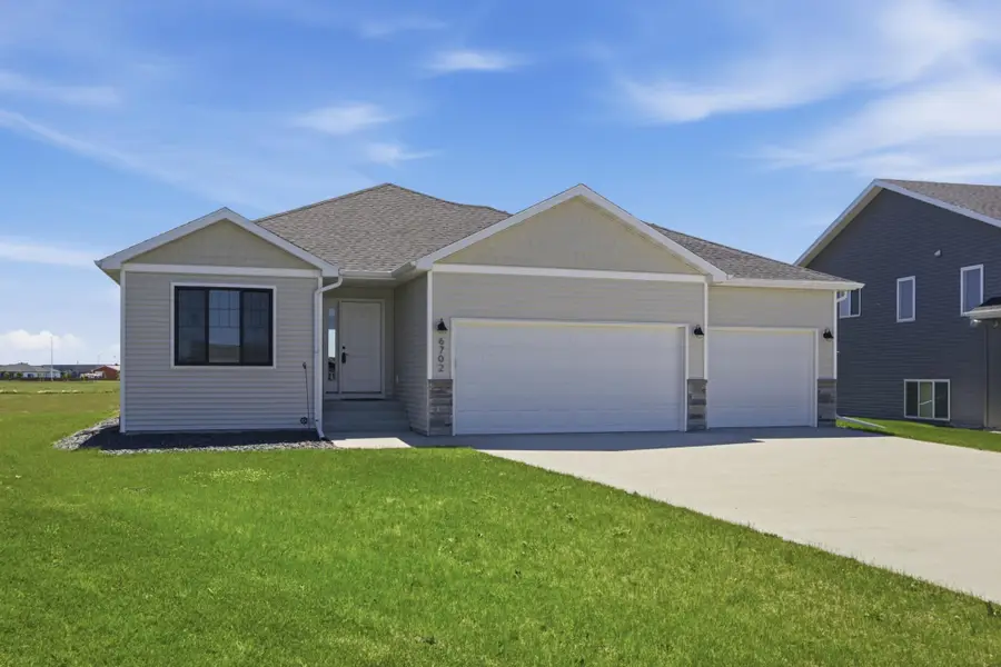 6702 72nd Avenue S, Horace, ND 58047 - #2