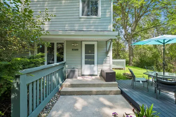 4872 Grenwich Trail N, Oakdale, MN 55128
