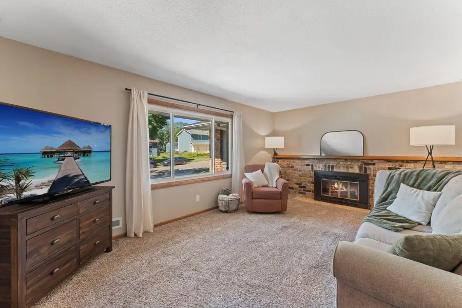 8203 Henslowe Avenue S, Cottage Grove, MN 55016 - #3