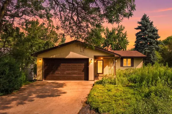 631 Transit Avenue W, Roseville, MN 55113