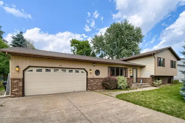 383 Belmont Lane E, Maplewood, MN 55117