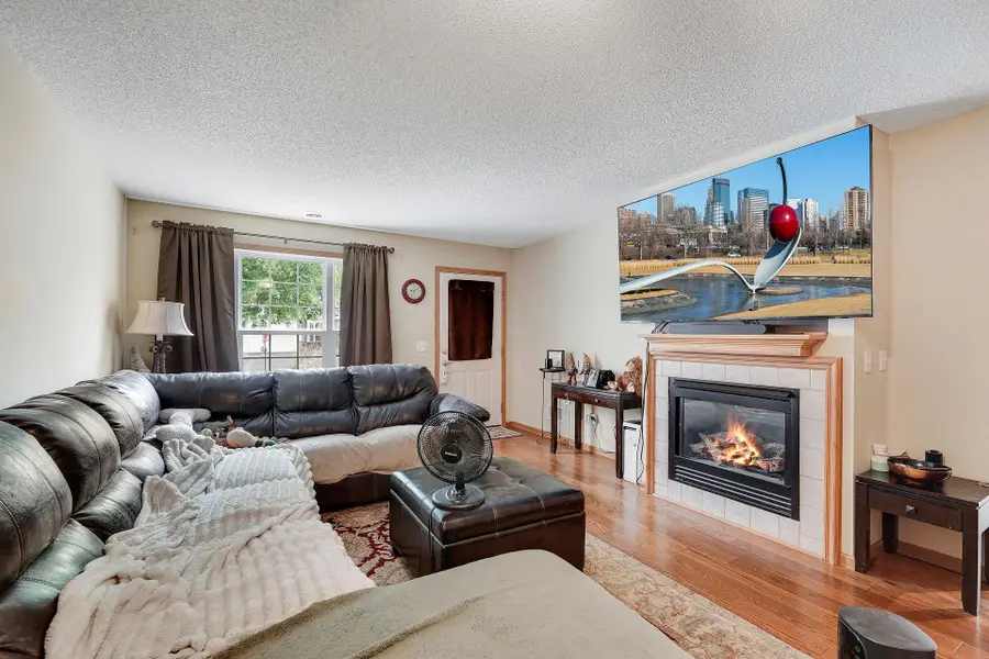2723 Wagon Wheel Curve, Chaska, MN 55318 - #3