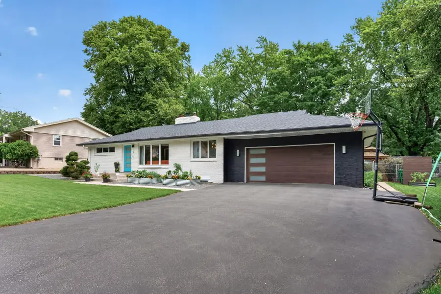 1516 Aquila Avenue N, Golden Valley, MN 55427 - #2