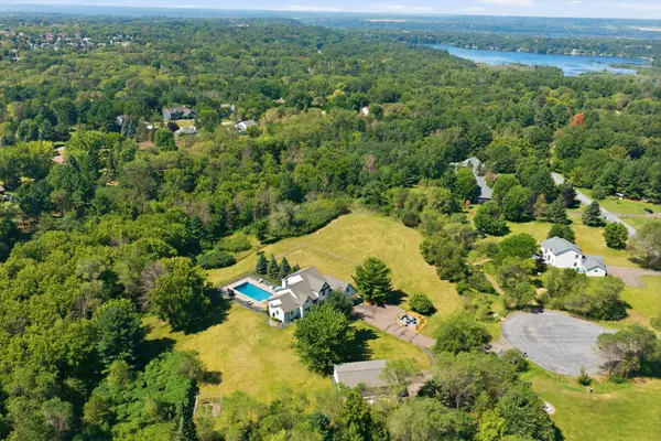 923 Cloverleaf Circle, Hudson, WI 54016