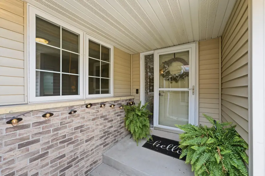 809 White Oak Court, New Brighton, MN 55112 - #2
