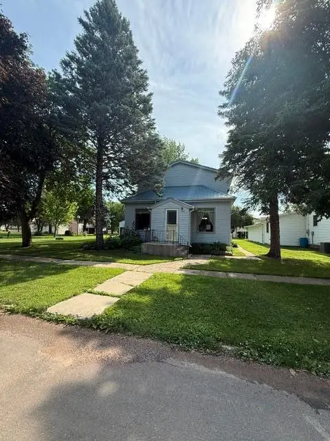 102 N Grove Street, Okabena, MN 56161