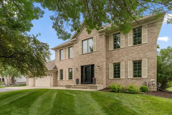 2333 Stone Creek Lane W, Chanhassen, MN 55317