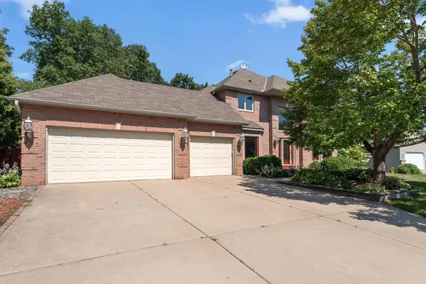 339 Oak Ridge Drive, Vadnais Heights, MN 55127