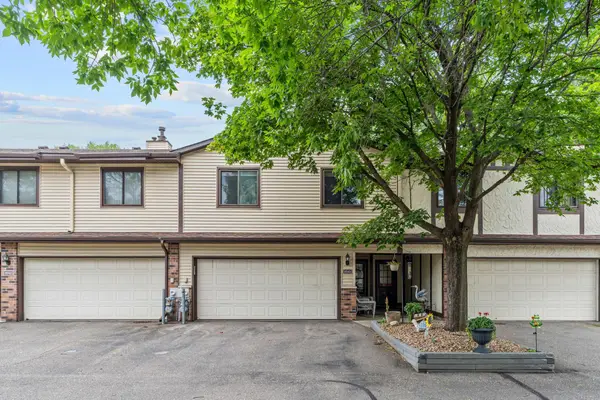 8545 Maplebrook Parkway N, Brooklyn Park, MN 55445