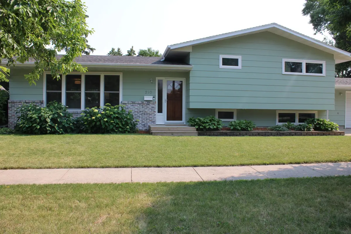 210 29th Avenue N, Fargo, ND 58102 - #1