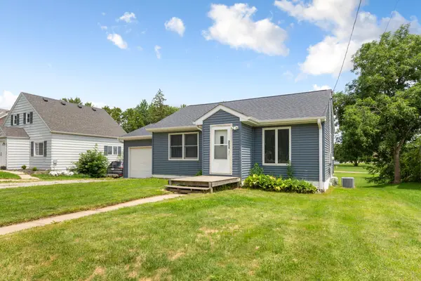 211 Independence Avenue S, Clarks Grove, MN 56016