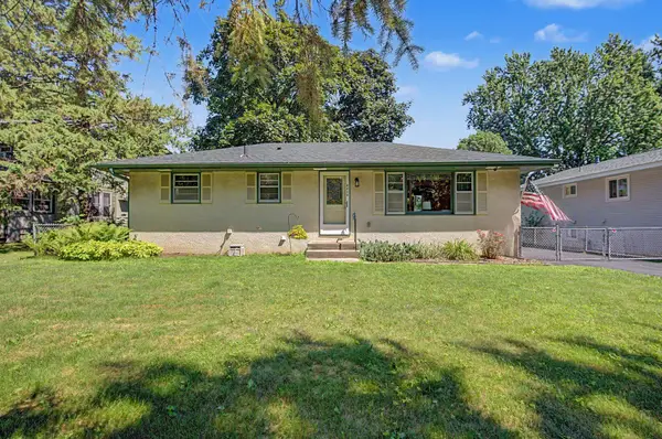 2213 Holloway Avenue E, North Saint Paul, MN 55109
