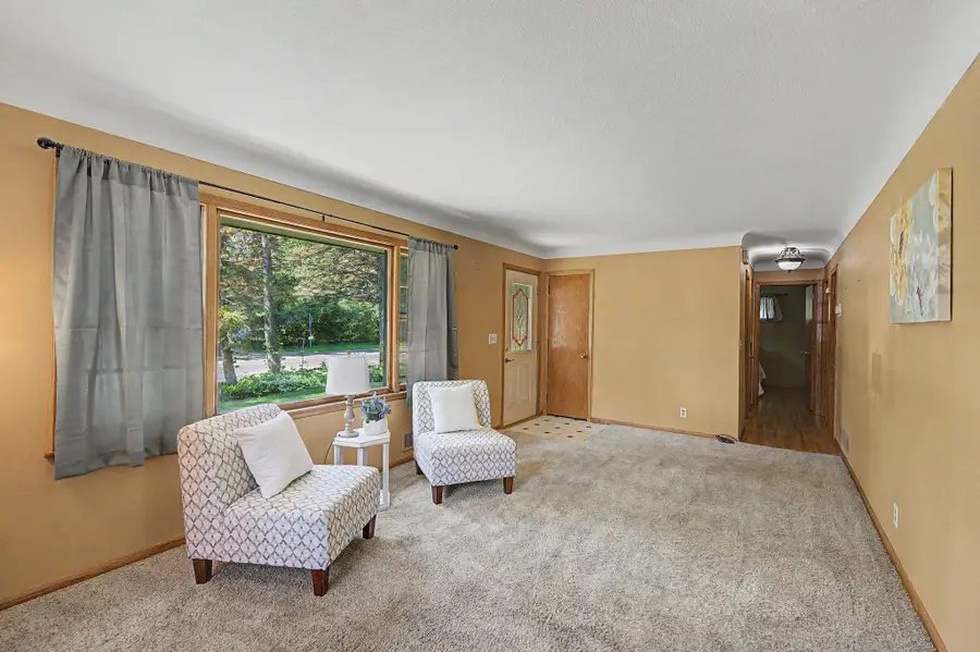 2213 Holloway Avenue E, North Saint Paul, MN 55109 - #2