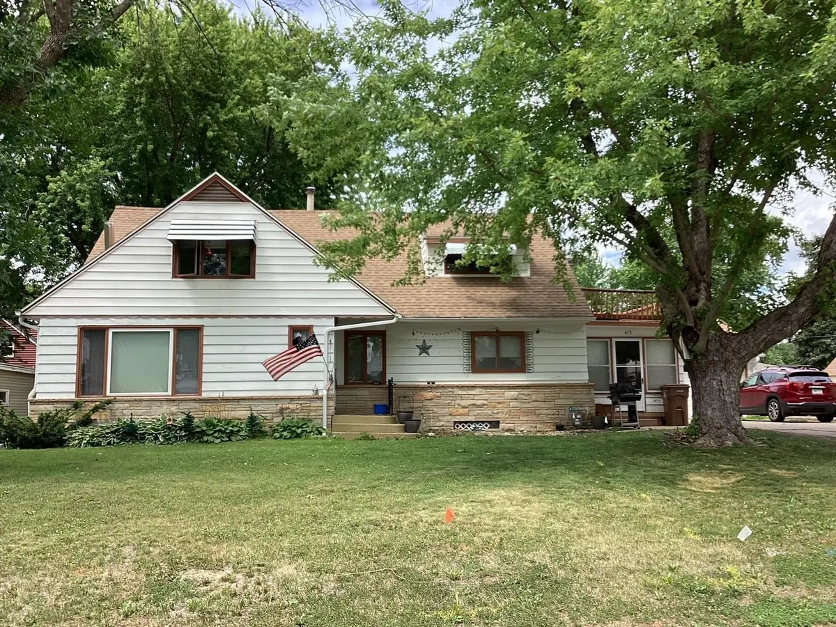 413 Hawthorne Street E, Albert Lea, MN 56007 - #1