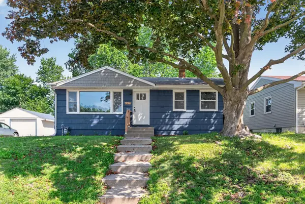 2075 Hawthorne Avenue E, Saint Paul, MN 55119
