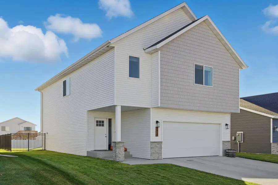 6410 82nd Avenue S, Horace, ND 58047 - #2